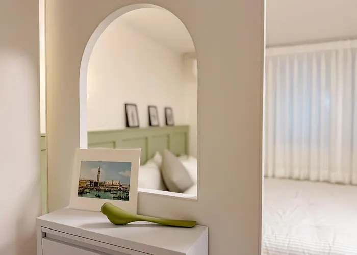 New Urban - 3mins Walk To Hongdae Stn *